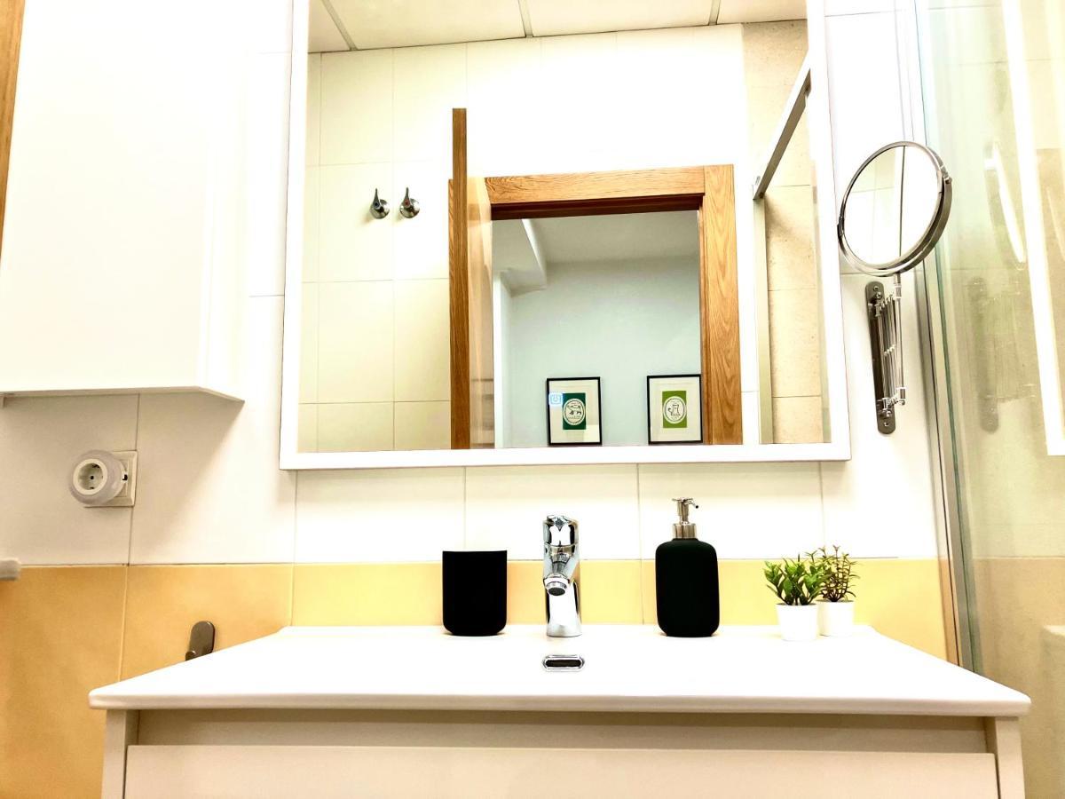 Adelfa - 2 Hab, Aa, Parking Gratis, Junto Hospital Apartment *