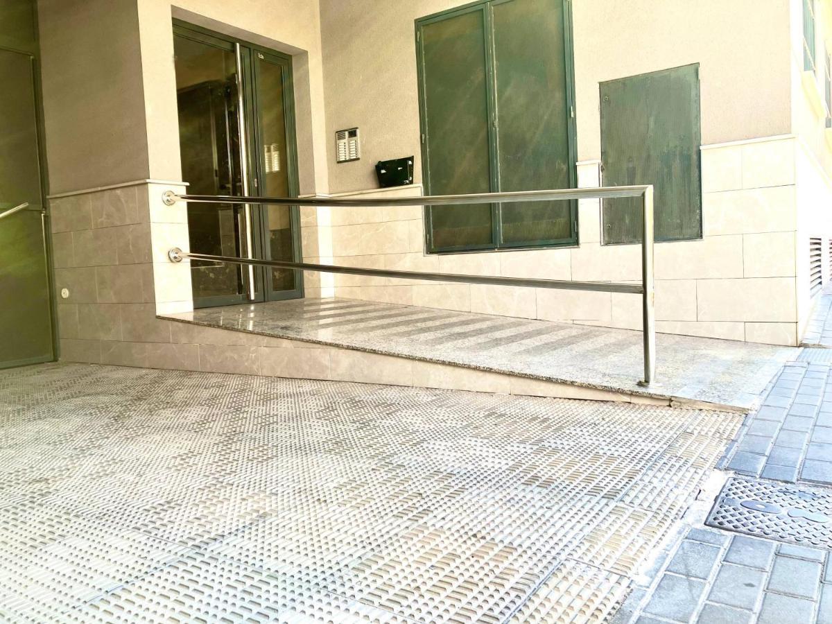 Adelfa - 2 Hab, Aa, Parking Gratis, Junto Hospital *